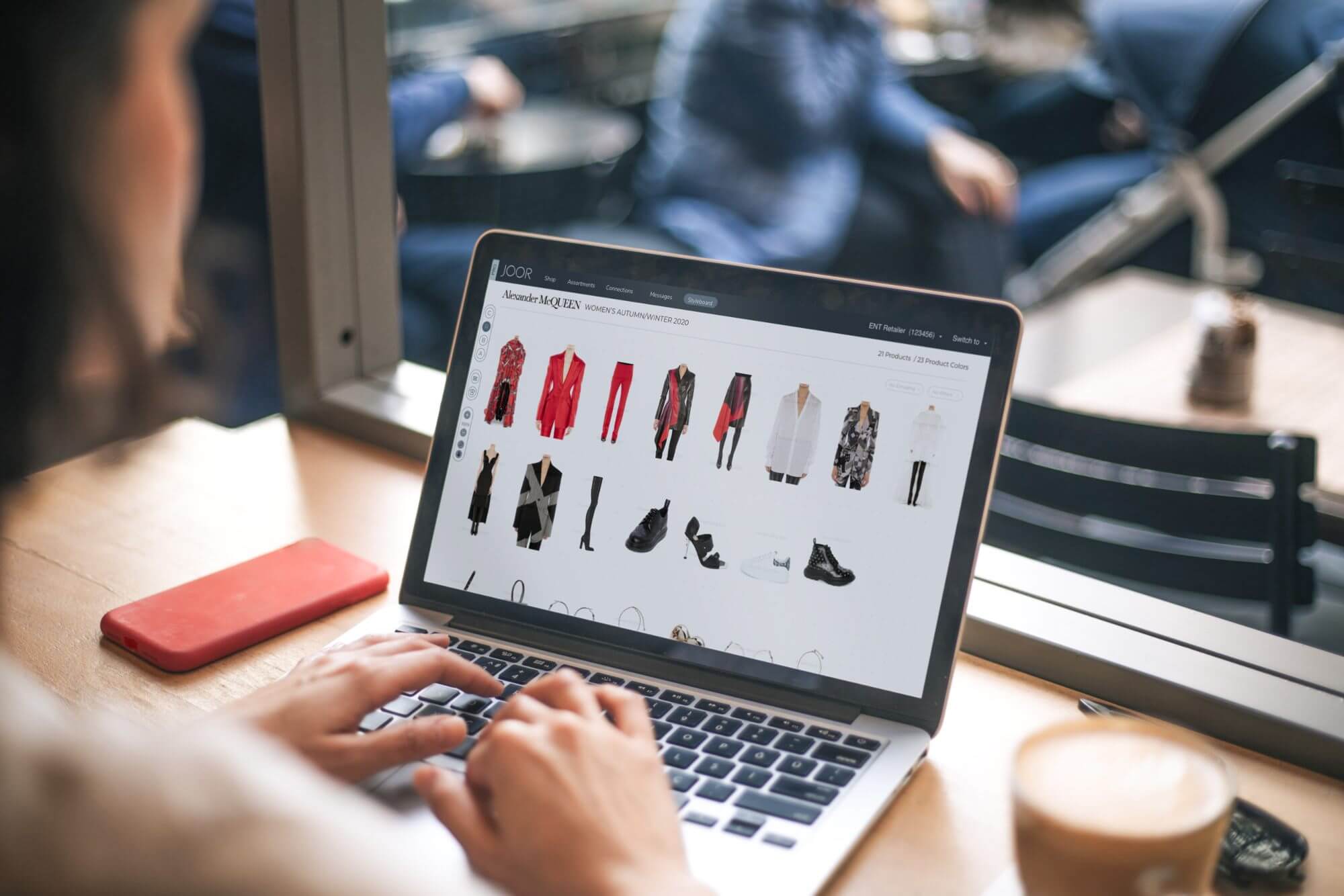 Marcas calçadistas participam da maior plataforma digital de moda do mundo