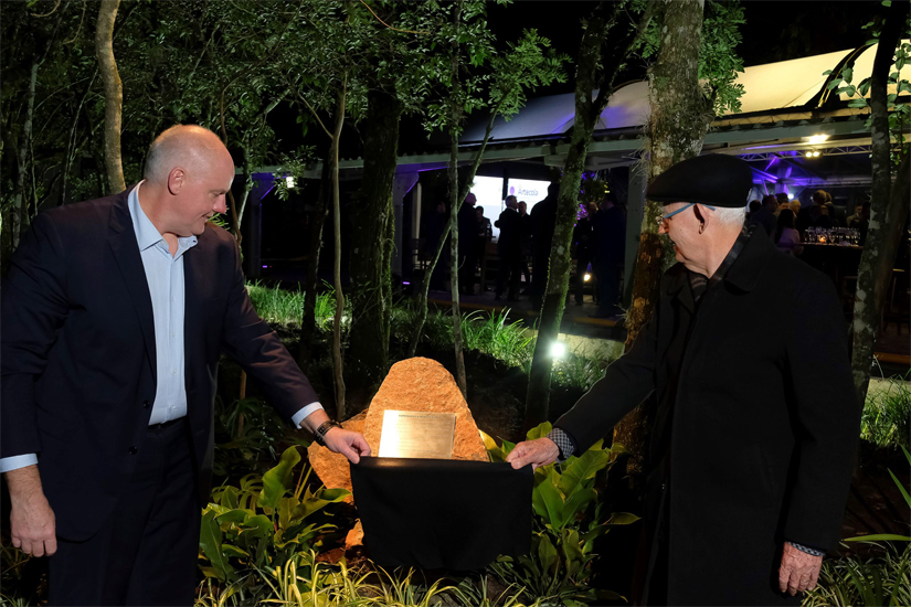 Futuro, crescimento, história e celebração nos 74 anos da Artecola