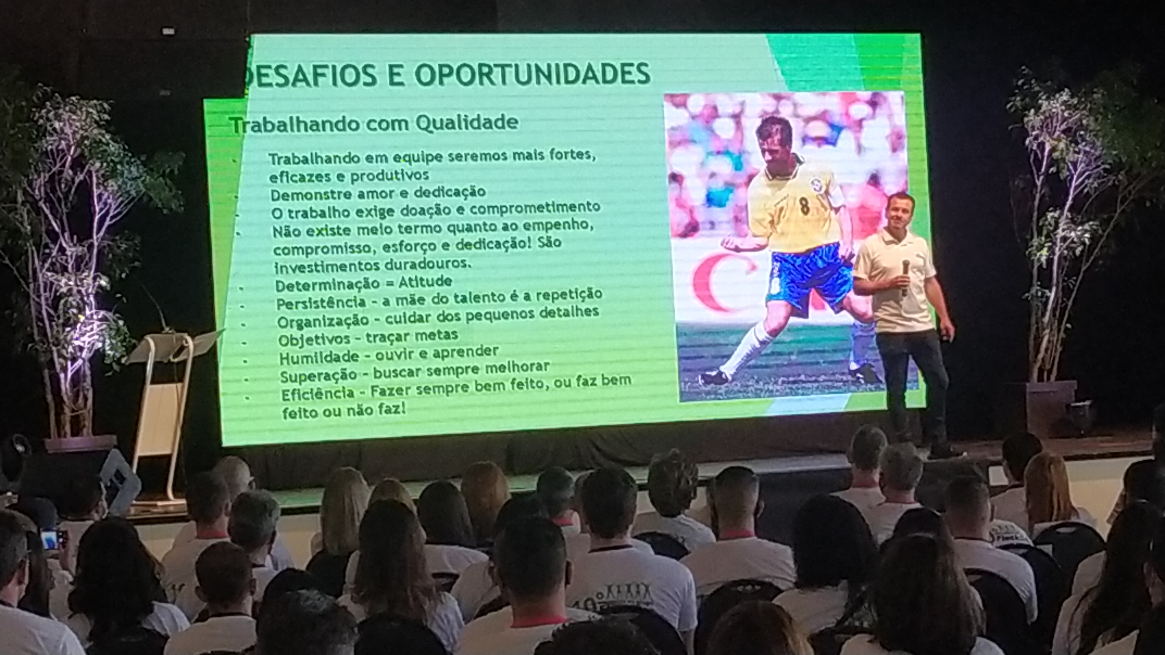 Grupo Fleckstan reuniu colaboradores. Capitão Dunga foi um dos palestrantes