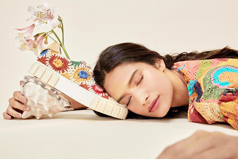 Farm lança linha de calçados veganos feitos no Brasil