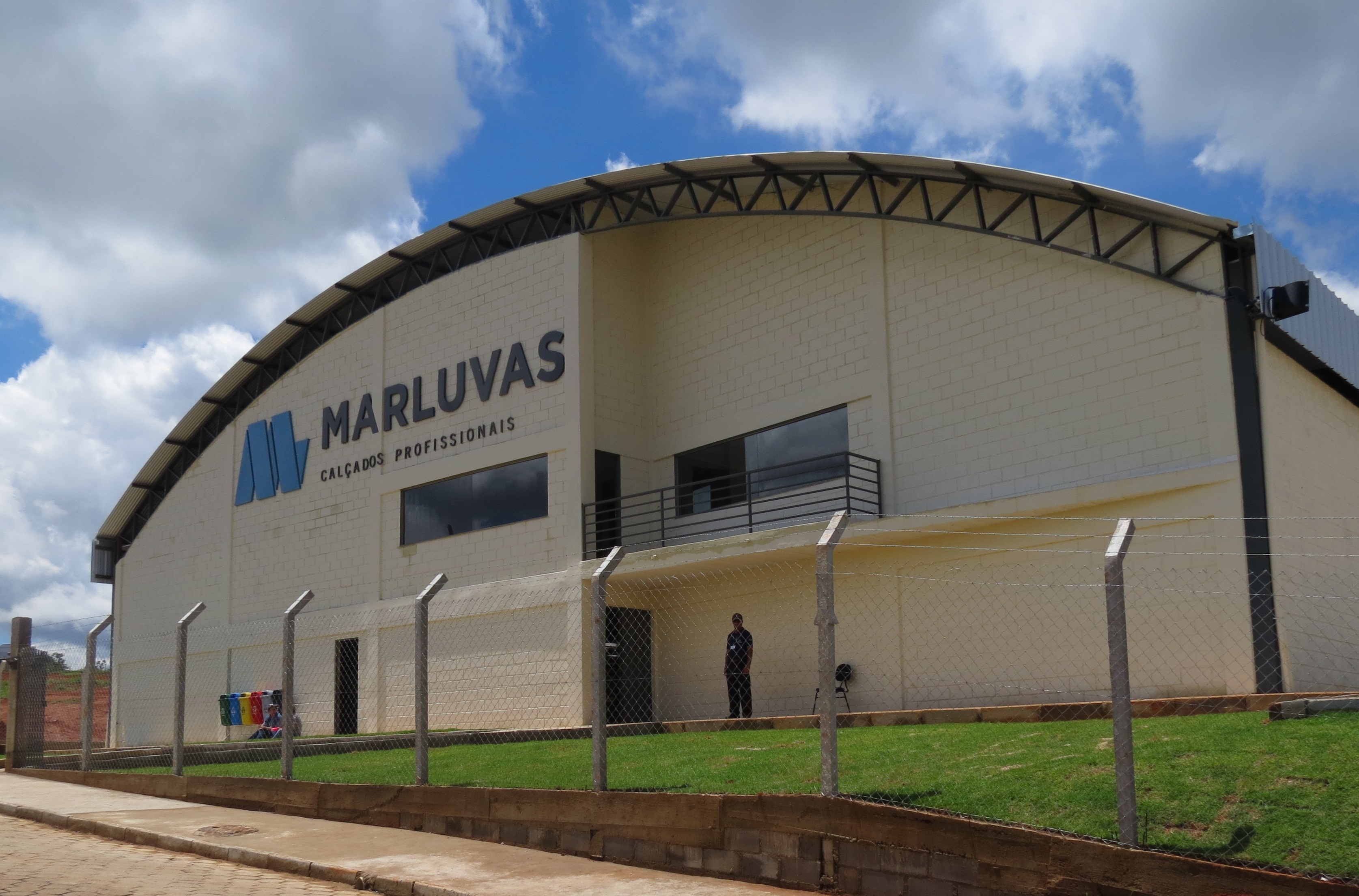 MARLUVAS INAUGURA NOVA UNIDADE EM OLIVEIRA