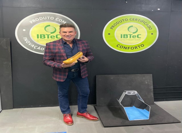 Jorge Bischoff em visita ao Laboratório de Biomecânica do IBTeC