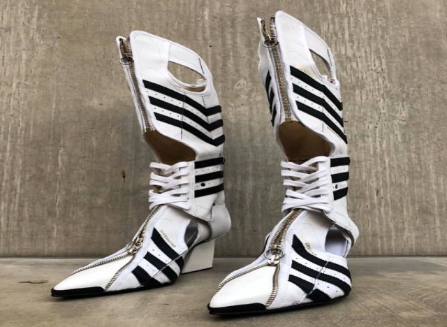 Botas over the knee ganharam saltos flare