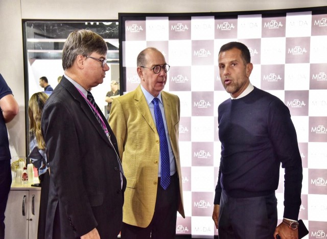 Paulo Griebeler (IBTeC), Marco Copetti (Sebrae/RS) e Alexandre Birman (Arezzo)