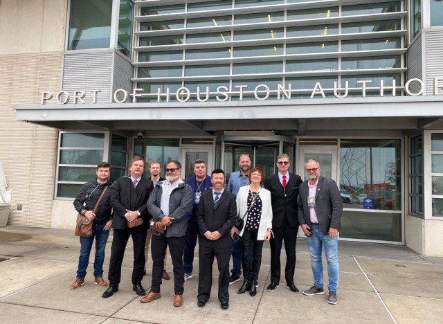 Integrantes da missão no Porto de Houston