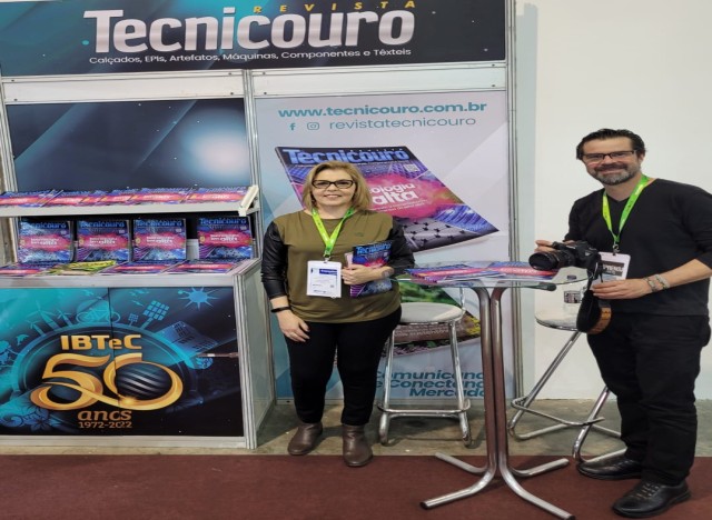 Na Febratex: Equipe da Revista Tecnicouro