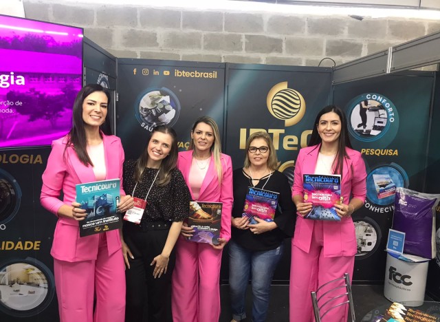 Equipe do IBTeC com colaboradoras do Sindicato de São João Batista/SC