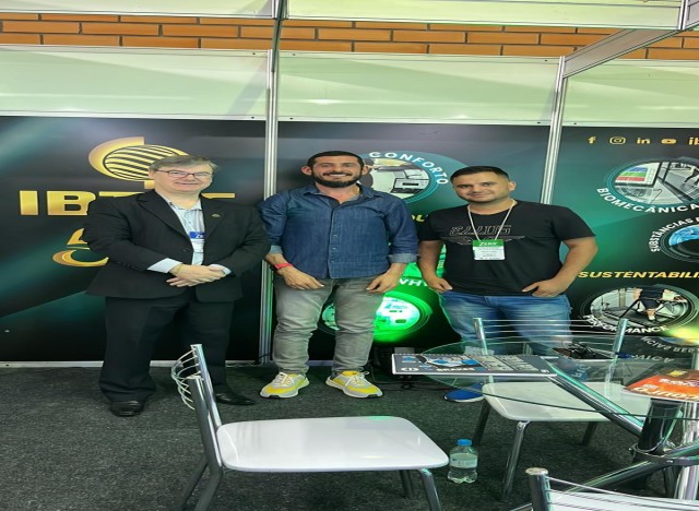 Visita da Calçados Gonçalves no estande do IBTeC