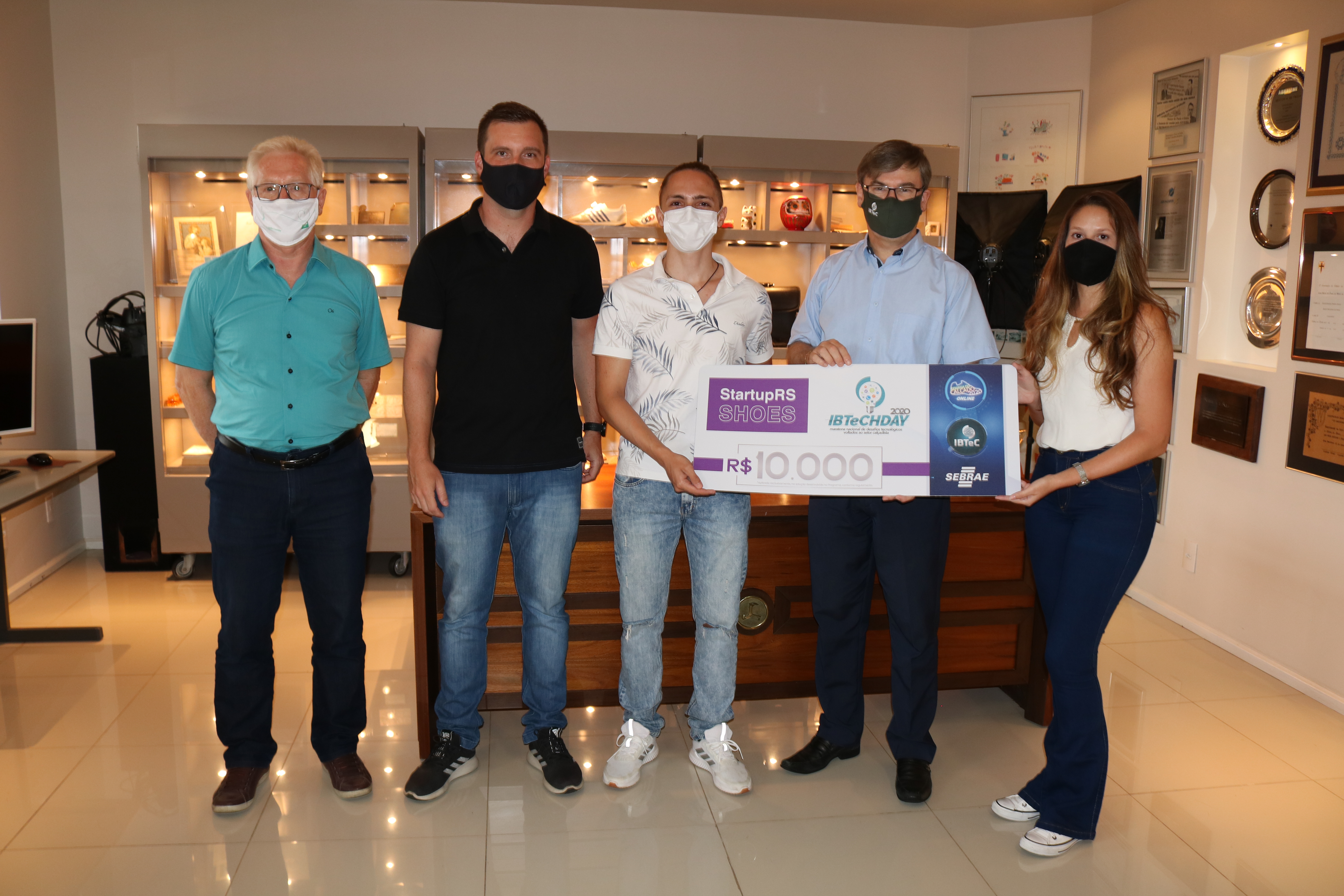 IBTeC entrega prêmio à vencedora do Programa Startup RS Shoes  do Sebrae RS