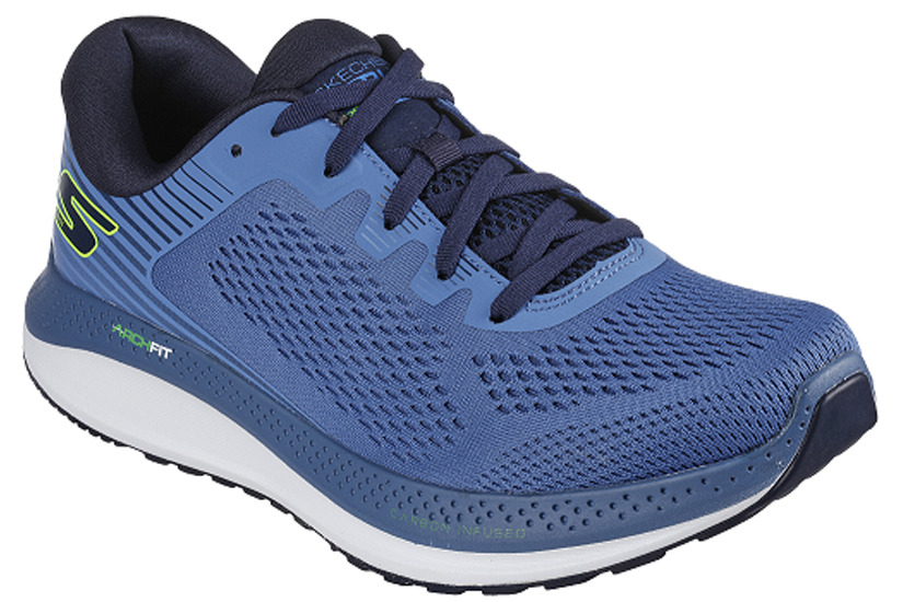 Tênis com placa de carbono e palmilha tecnológica garante alta responsividade